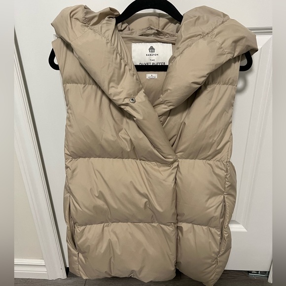 BNWOT Babaton Duvet Puffer Vest. - Picture 1 of 5